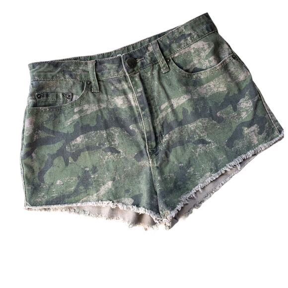 BDG Womens Shorts Size 28w High Rise Dree Cheeky Camo Denim Booty Jean Fray hem - Picture 1 of 9